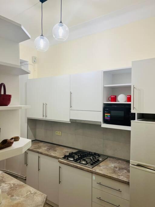 Spacious 2 Bedrooms In The Center Of エレバン エクステリア 写真