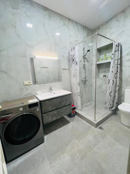 Spacious 2 Bedrooms In The Center Of エレバン エクステリア 写真