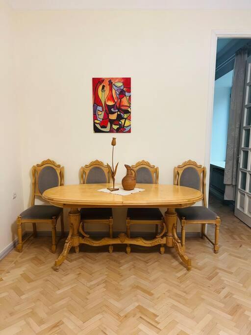 Spacious 2 Bedrooms In The Center Of エレバン エクステリア 写真