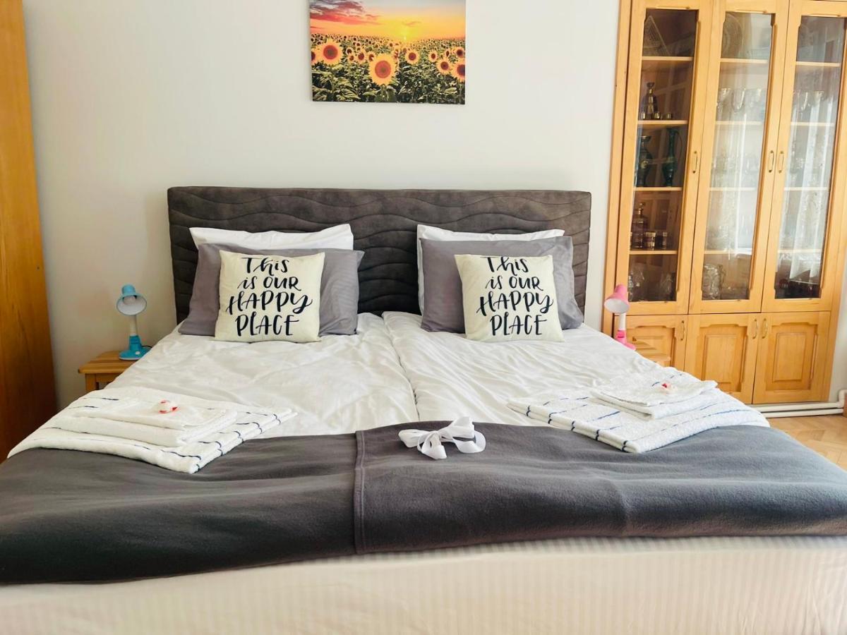 Spacious 2 Bedrooms In The Center Of エレバン エクステリア 写真