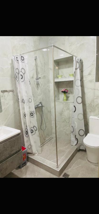 Spacious 2 Bedrooms In The Center Of エレバン エクステリア 写真