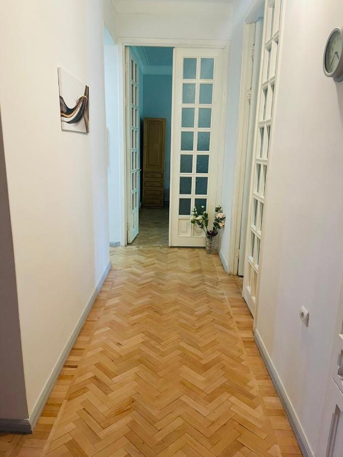 Spacious 2 Bedrooms In The Center Of エレバン エクステリア 写真