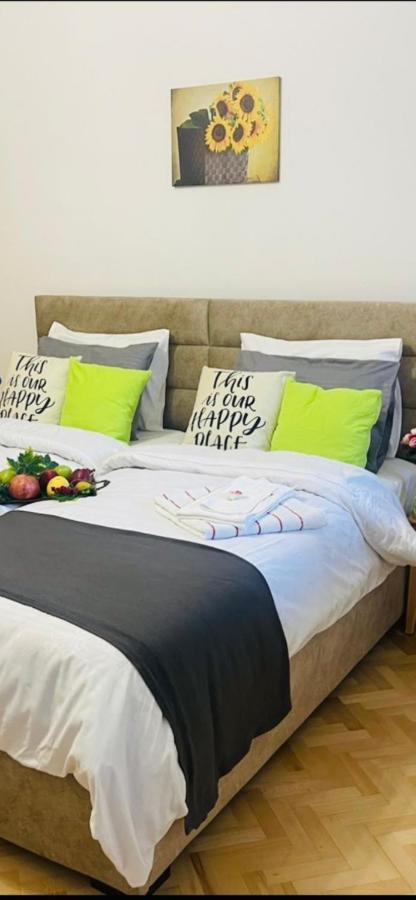 Spacious 2 Bedrooms In The Center Of エレバン エクステリア 写真