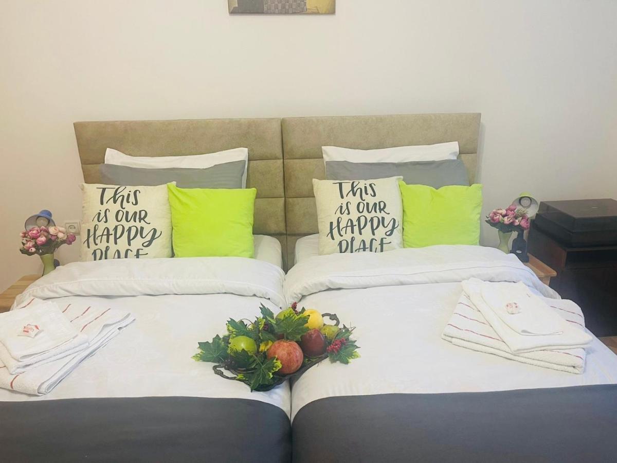 Spacious 2 Bedrooms In The Center Of エレバン エクステリア 写真