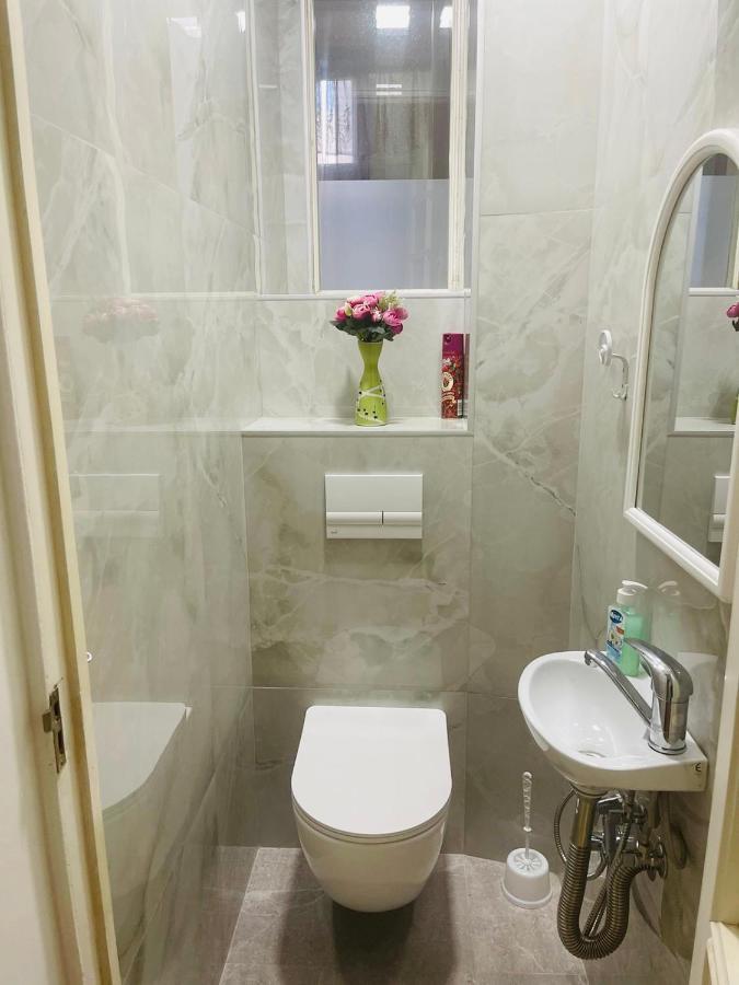 Spacious 2 Bedrooms In The Center Of エレバン エクステリア 写真